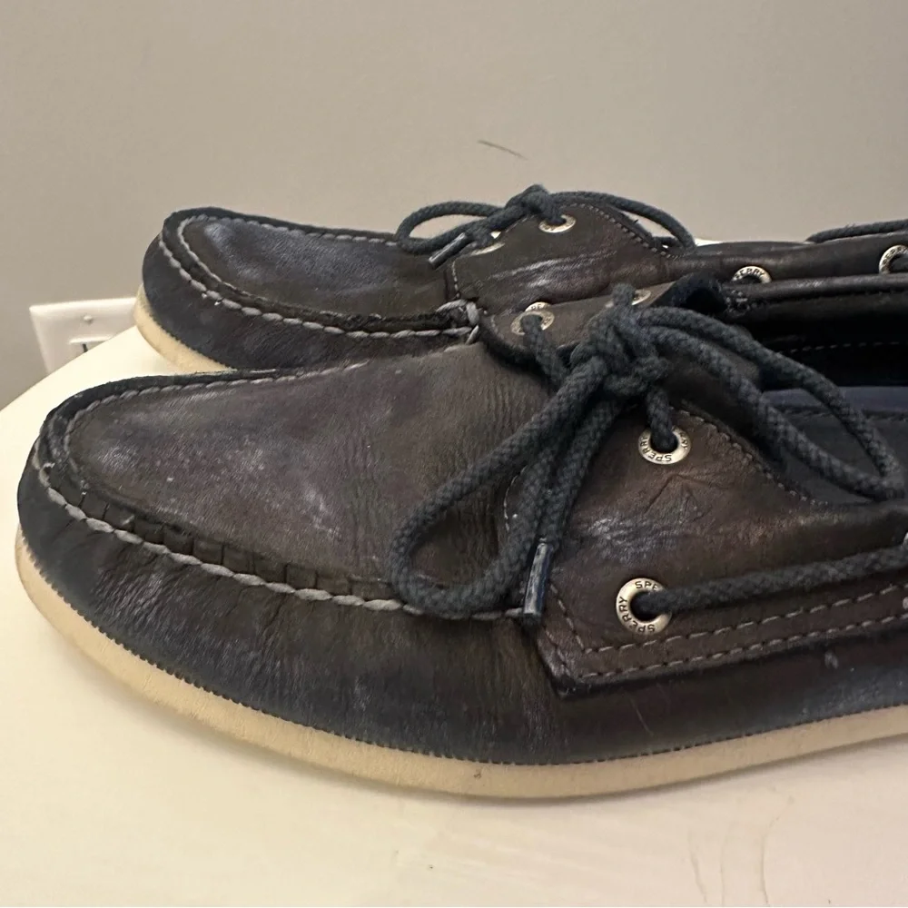 Sperry great distressed